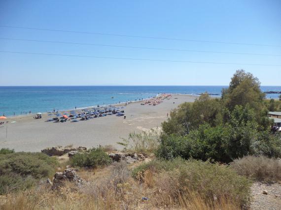 Fragokastelo Beach in front of the castle